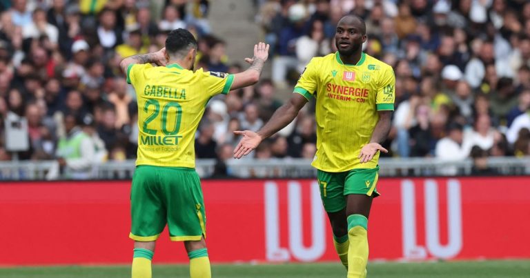FC Nantes bat Marseille 3-0, relançant sa course au maintien en Ligue 1.