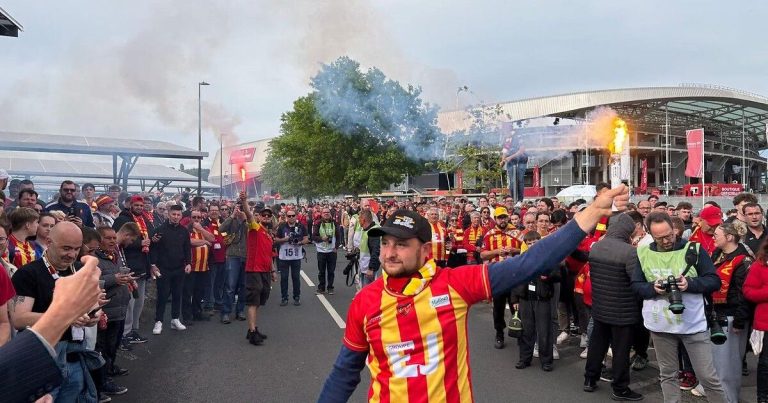Des supporters du Mans FC se déplacent à Bastia pour un match décisif.
