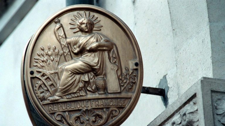 Un homme découvre que son père a légué sa maison à son aide-ménagère à son décès.