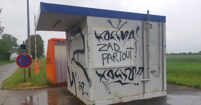 Diagnostic des dégâts agricoles après le Teknival dans le Cher, une évaluation en cours.