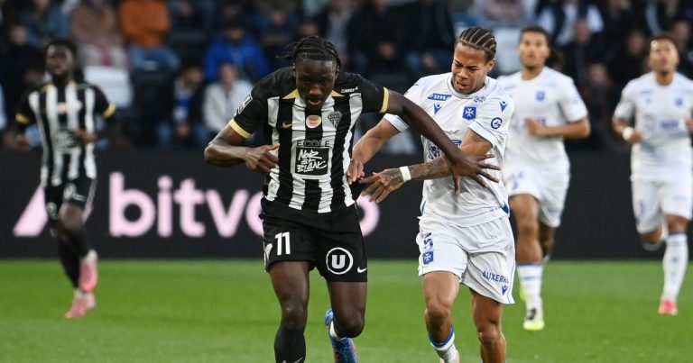 Ligue 1 : l&rsquo;AJA bat le SCO Angers 3-1 et remonte au classement général