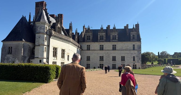 Résistant caché dans un faux grenier au château d&rsquo;Amboise pendant la Seconde Guerre mondiale