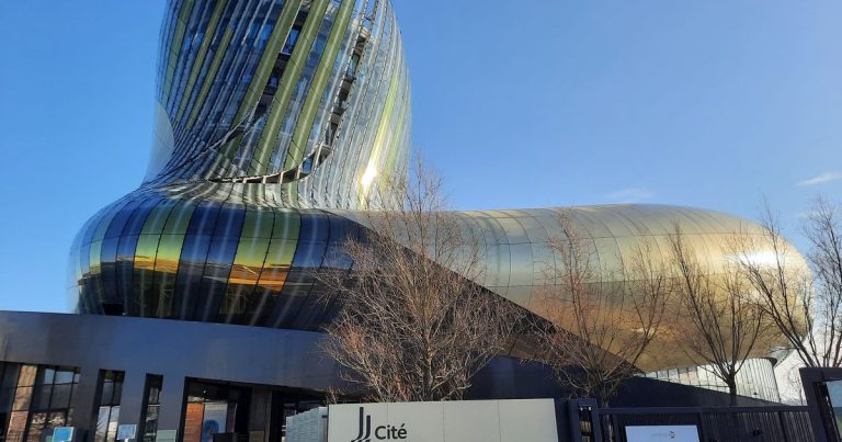 ICI Limousin organise une visite à la cité du vin de Bordeaux pour promouvoir la région.