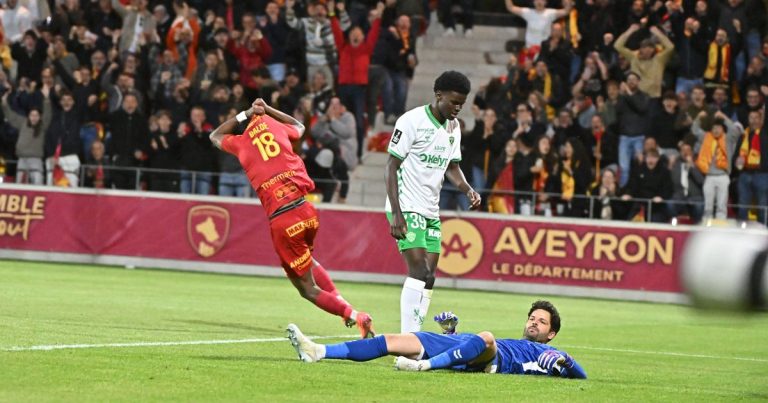 Ligue 2 : L&rsquo;AS Saint-Étienne incertaine avec Davitashvili et Larsonneur avant le match contre Amiens.