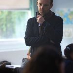 Antoine Reinartz incarne Samuel Paty dans « Dans l&rsquo;Abandon » pour favoriser la compréhension.