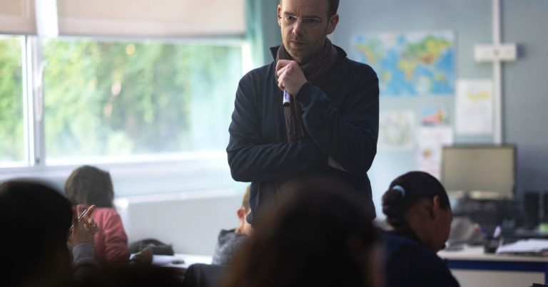 Antoine Reinartz incarne Samuel Paty dans « Dans l’Abandon » pour favoriser la compréhension.