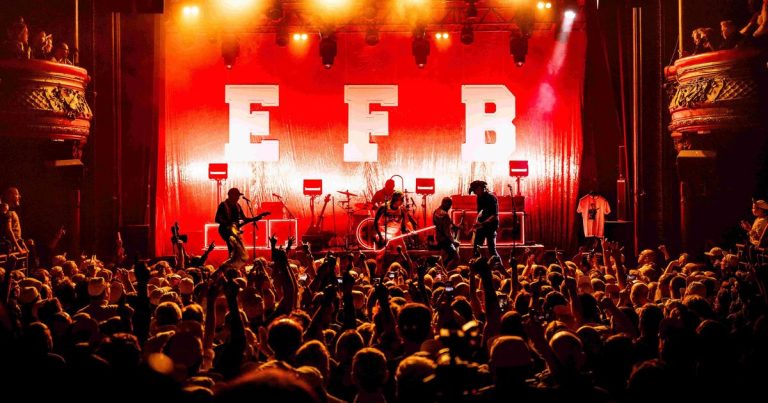 Elmer Food Beat célèbre ses 40 ans en direct sur ICI Loire Océan à Nantes.