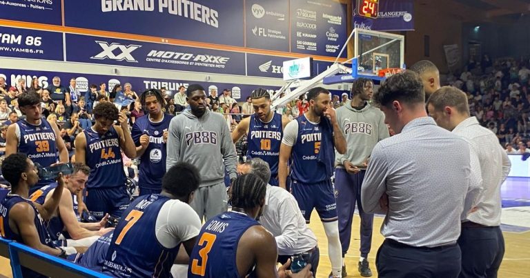 Élite 2 : le Poitiers Basket 86 battu par l&rsquo;Élan béarnais, qualification en playoffs compromise.