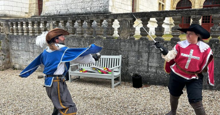 Les Trois Mousquetaires présents dans un château de Dordogne ce week-end pour un événement culturel.
