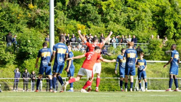 Nîmes Olympique bat Limonest (2-3) mais termine 2e et ne monte pas en Ligue 3.
