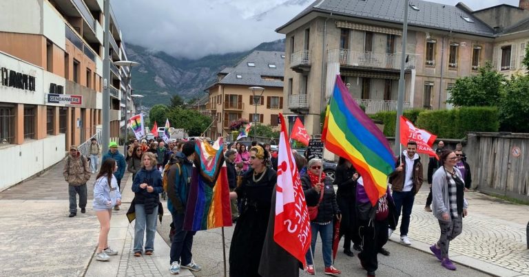 Première Marche des fiertés en Maurienne : plus de 80 participants réunis.