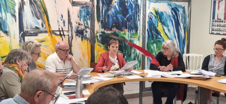 Saint-Saëns renforce la rigueur budgétaire face à un besoin accru de maîtrise des dépenses en 2026.