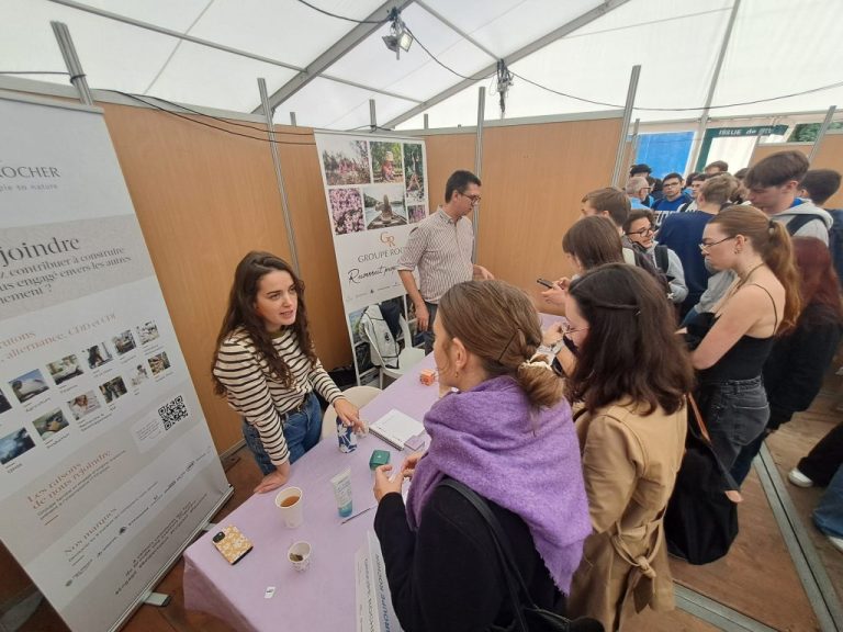 Forum Emploi Job&rsquo;Chem 2026 : L&rsquo;ENSCR organise des rencontres entre étudiants et entreprises.