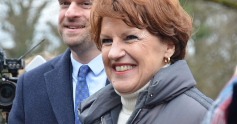 Cérémonie du 8 mai 1945 à Pontarlier présidée par la ministre Annie Genevard.