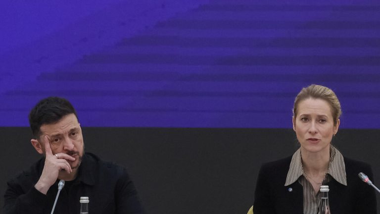 L’Ukraine sollicite un prêt européen de 90 milliards pour stabiliser son économie.