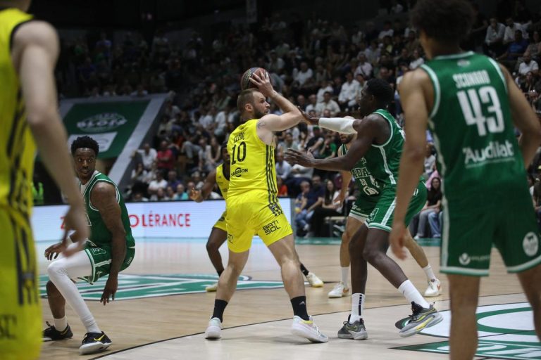 Basket (Élite 2) : L&rsquo;ADA Blois l’emporte face au Stade Rochelais avant le play-in.