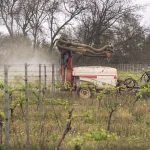 Pesticides détectés dans l&rsquo;air : une carte révèle leur présence en France sans réglementation.
