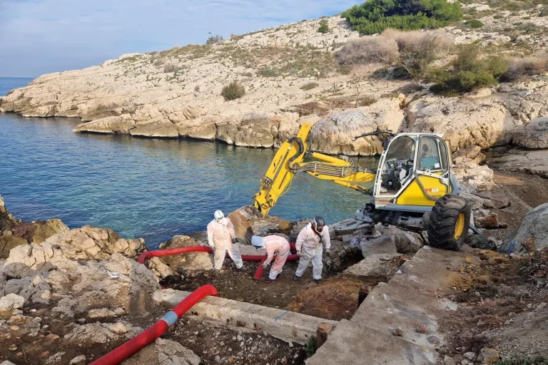 Calanques de Marseille : un chantier pour réparer les dommages de l&rsquo;industrie locale