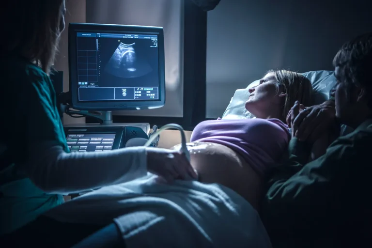 « Une femme de 36 ans annonce sa première grossesse : un phénomène naturel complexe »