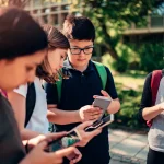 À Greystones, en Irlande, des enfants vivent sans smartphone, réduisant la pression sociale
