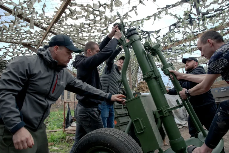 Exode massif en Ukraine orientale face à la destruction causée par la guerre.