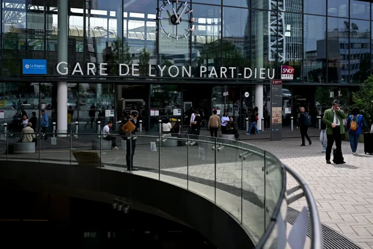 SNCF : appel à la grève unitaire le 10 juin contre les réorganisations du groupe ferroviaire.