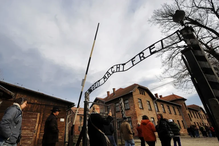 Allemagne : Lutte contre les images de la Shoah falsifiées par l&rsquo;IA en cours