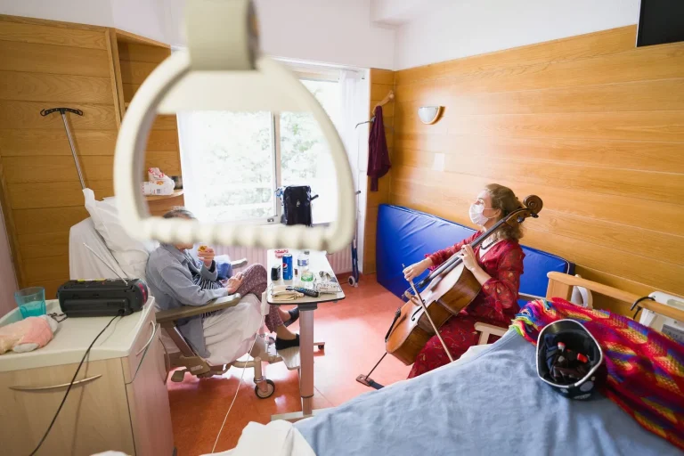 Soins palliatifs : inégalités d’accès persistantes malgré les engagements gouvernementaux