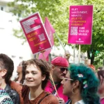 Les infractions anti-LGBT+ augmentent légèrement en 2025, selon les rapports des ONG.