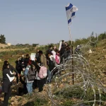 Les mères palestiniennes s’inquiètent pour la sécurité de leurs enfants à l’école, selon Amjad Barham.
