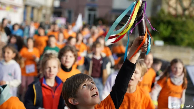 Splann ! participe à la Redadeg, course au profit de la langue bretonne en Bretagne.