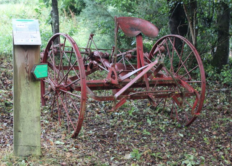 Randonnée dans le Morbihan : découverte des machines agricoles d&rsquo;autrefois.