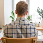 Damien, 30 ans, reprend ses études pour atteindre 6 000 € nets par mois dans quelques années.
