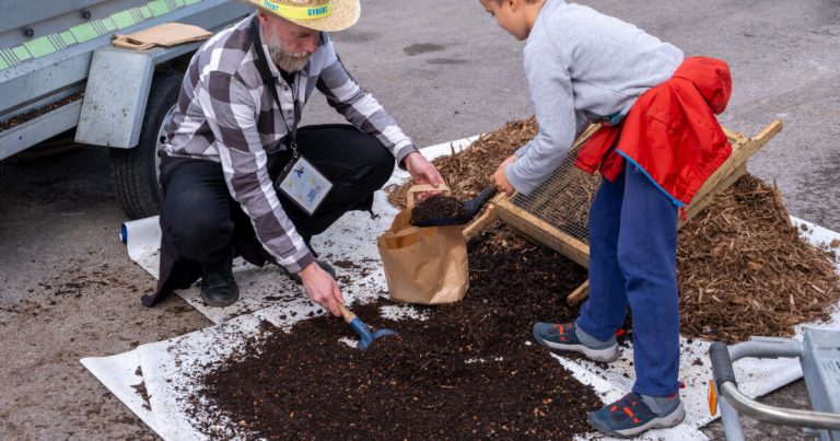 Compostage en pied d&rsquo;immeuble : le SYBERT déploie une initiative à Besançon.