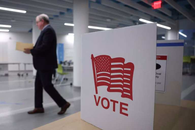 La Cour suprême des États-Unis rejette un recours démocrate sur le récoupage électoral en Virginie.