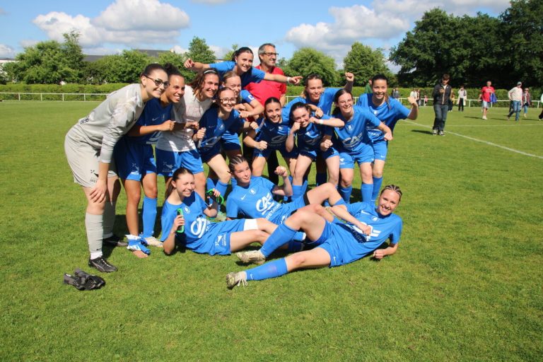 Football en Morbihan : coulisses du match du week-end avec bénévoles et réactions.