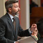 Rénovation et construction d&rsquo;écoles : la CAQ favorise certaines circonscriptions, selon Nadeau-Dubois.
