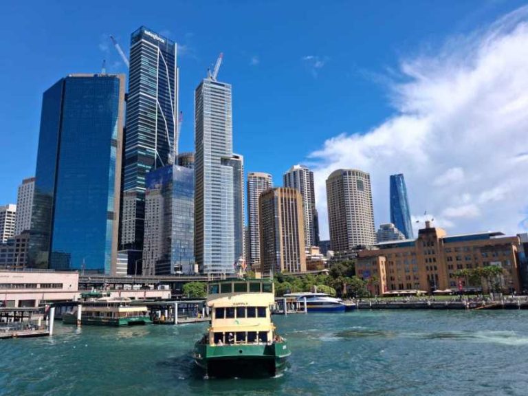 Australie : la banque centrale augmente son taux directeur face à la hausse des prix du carburant.