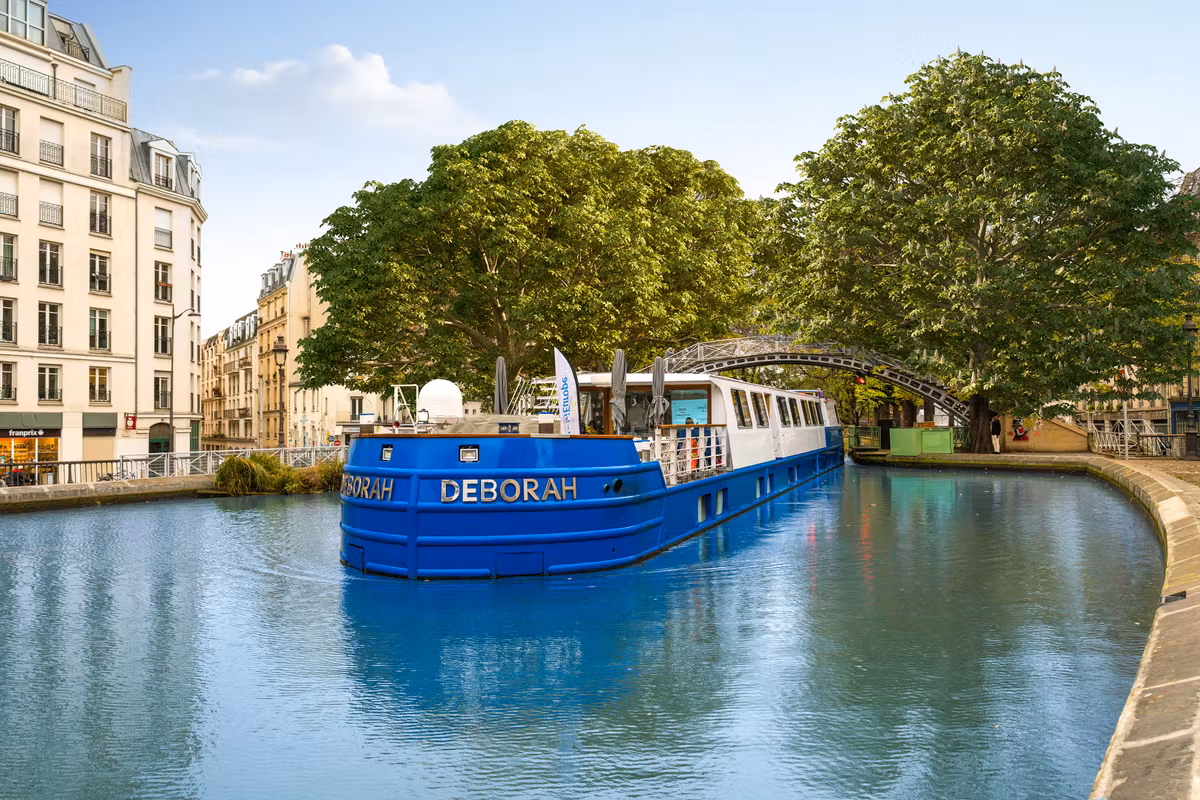 Les croisières en péniche attirent de plus en plus les adeptes du slow tourisme en Europe.