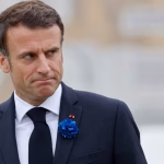 8-Mai et 11-Novembre : bleuets en France, coquelicots au Royaume-Uni, symboles de mémoire.
