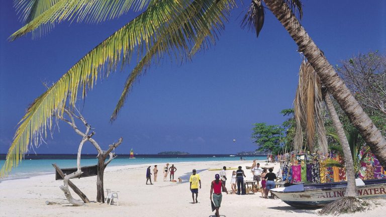 Tourisme en Jamaïque : cinq lieux incontournables pour découvrir la culture locale.