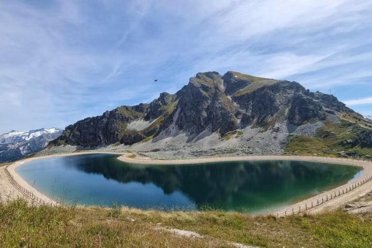 Courchevel : La retenue d’eau de la Loze s’affaisse, le préfet prend des mesures d’urgence