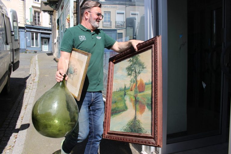 Dominique Raimbault relance son activité de brocanteur à Sillé-le-Guillaume avec « Trouvaille Sarthoise »