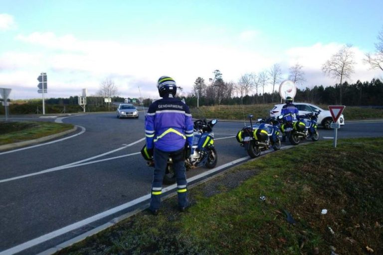 Un motard de la gendarmerie blessé dans un accident de la circulation à Laval.