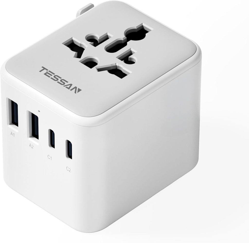 TESSAN Universal Plug Adapter : compatibilité avec plusieurs pays et ports USB.