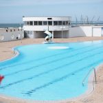 Les Trouvillais s&rsquo;opposent à la suppression de leur piscine : projet de l&rsquo;ancienne majorité abandonné.