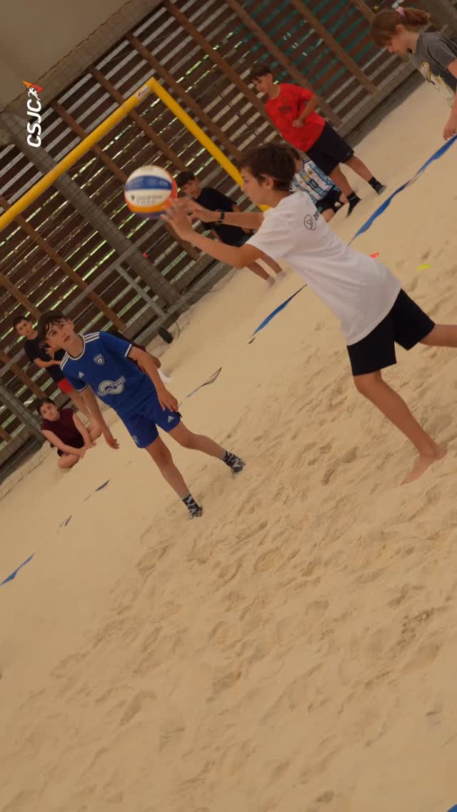 Le CSJC et l&rsquo;USEP organisent une Journée olympique autour du volley-ball.