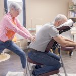 Massage amma assis testé à La Milesse : une pratique de bien-être en plein essor.