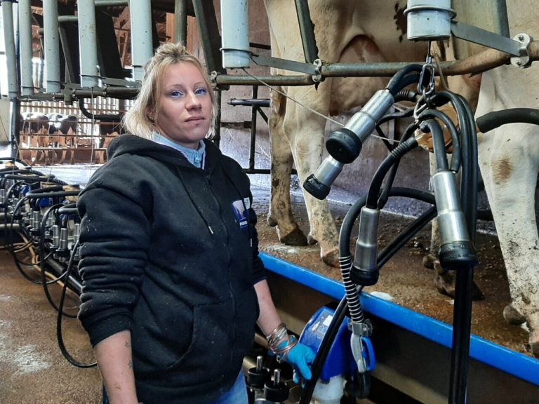 Auto-entrepreneuse agricole dans l&rsquo;Orne, une mère célibataire travaille 7 jours sur 7.