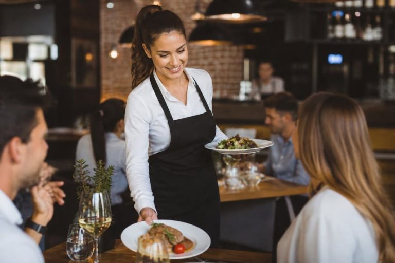 Offre d’emploi à Belgodère : Serveur/Serveuse saisonnier (H/F) pour France Travail, 39h/semaine.